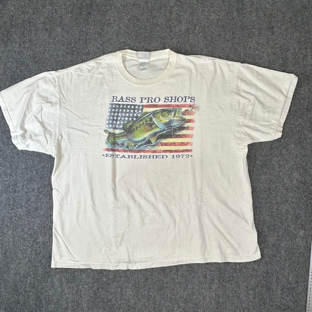 Bass Pro Shops Mens 2XL White Bass Fish American Flag Graphic T-Shirt Vintage